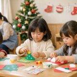 保育園のクリスマス会準備で制作活動を楽しむ子どもたちの様子
